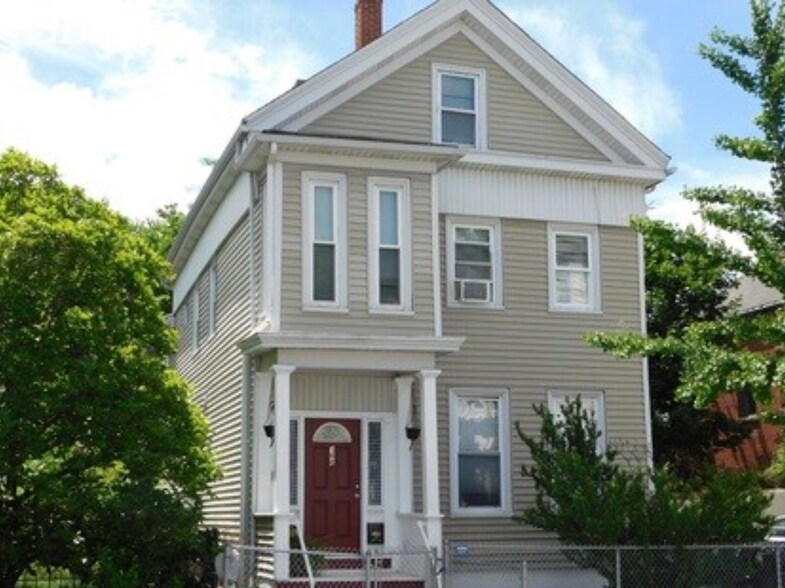 Building Photo - 168 River St