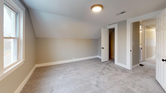 Building Photo - Old Brooklyn Area - 3 Bedrooms - Single Fa...