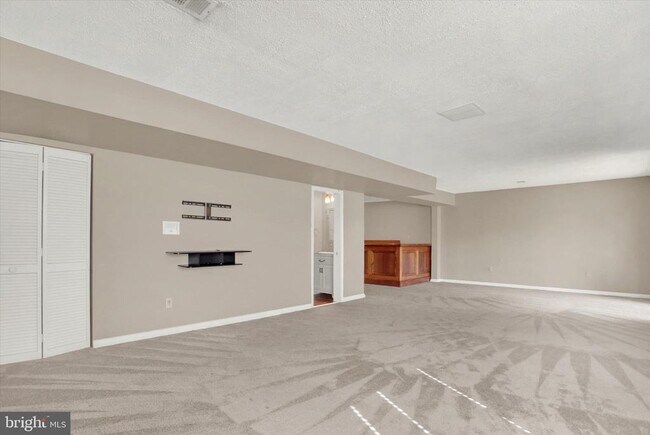 Building Photo - 6444 Terrace Ct