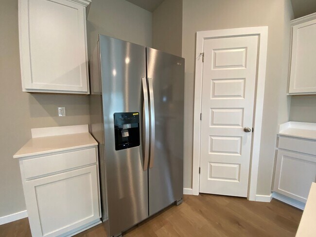 Building Photo - Welcome to your dream rental!!