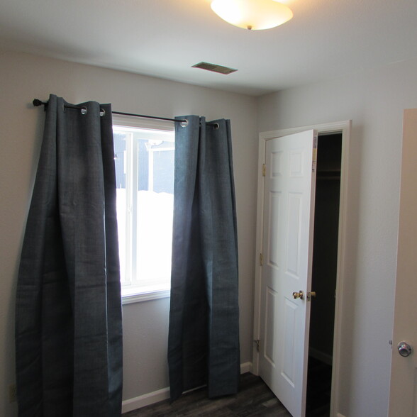 1st downstairs bedroom and closet - 3565 N Tamar Rd