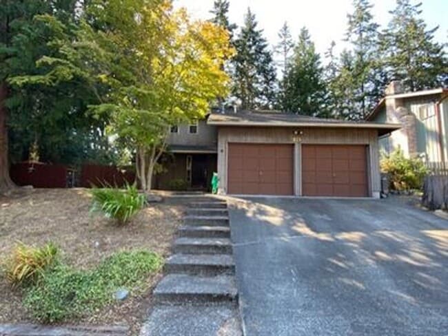 Building Photo - 823 SW Castilian Dr