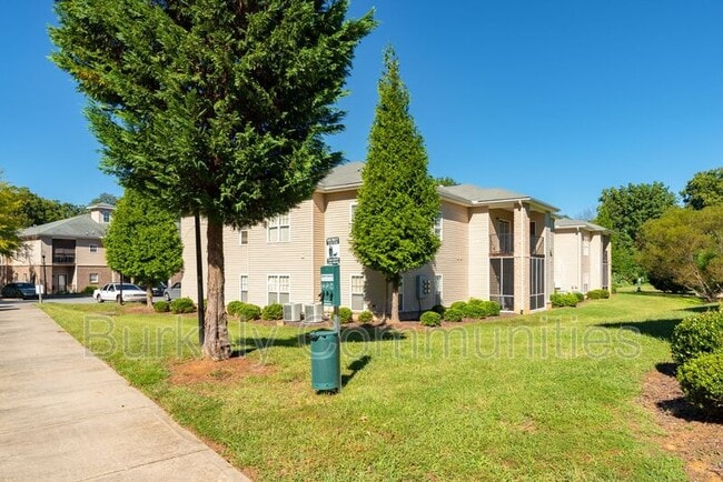 Building Photo - 104 Thornton Ct