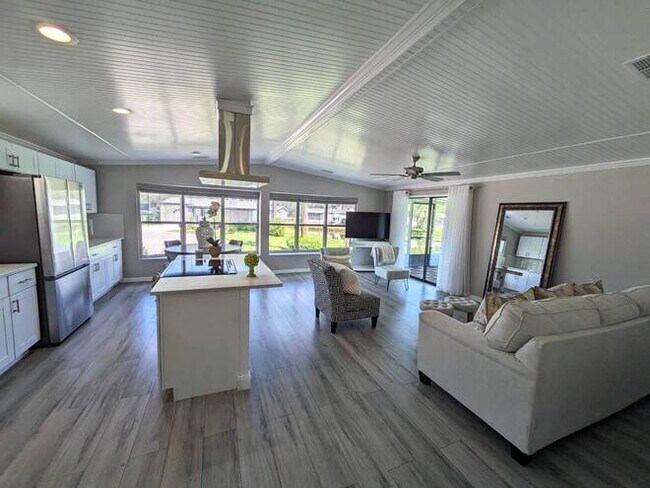 Building Photo - 79 N Meadow Dr