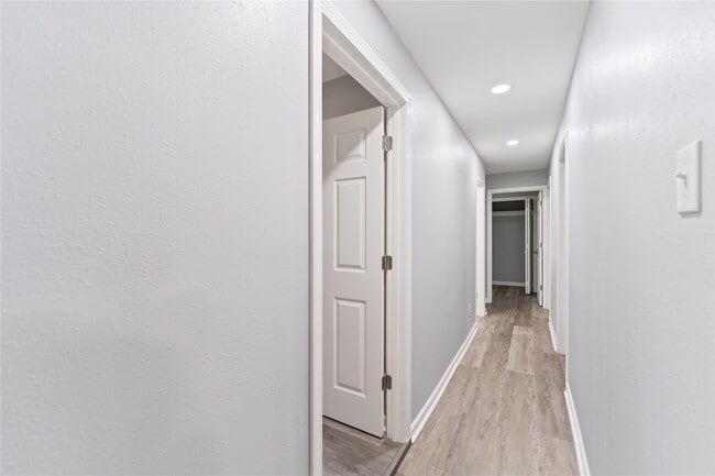 Building Photo - 9946 Algiers Rd