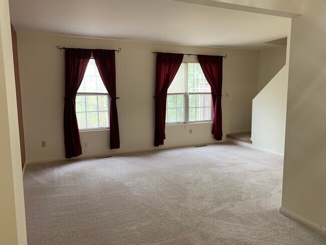 Building Photo - 126 Kings Mill Dr