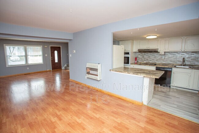 Building Photo - 16 Radnor Ct