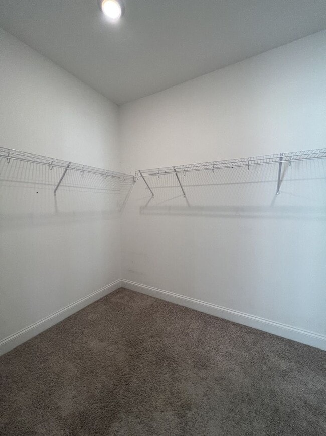 Building Photo - Charming and Convenient Home in Hendersonville