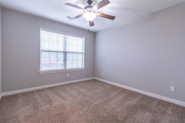 Building Photo - 2705 Iron Gate Dr