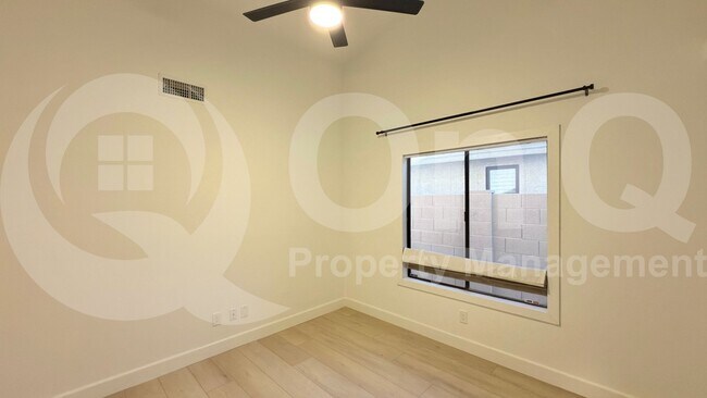 Building Photo - 214 N Silverado St
