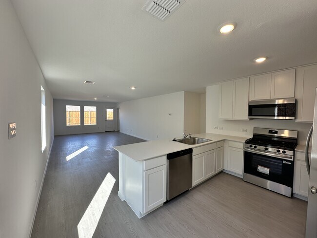 Building Photo - 1617 Elliott Rd