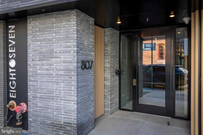 Building Photo - 807 N 3rd St