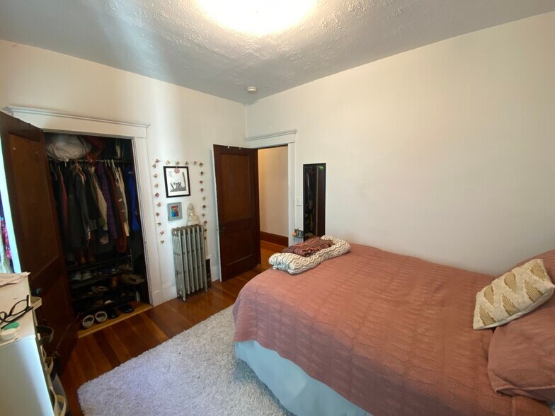 Building Photo - 224 Holland St