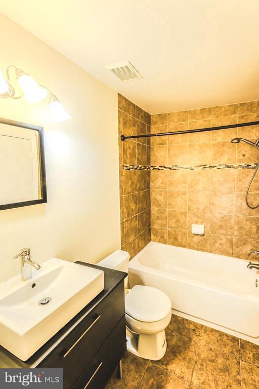 Building Photo - 13373 Hungerford Pl