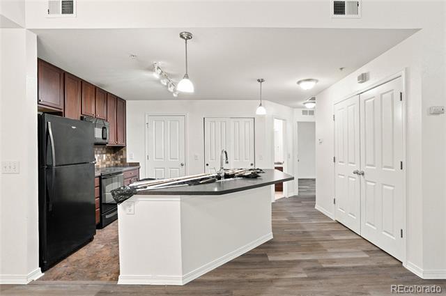 Building Photo - 804 Summer Hawk Dr