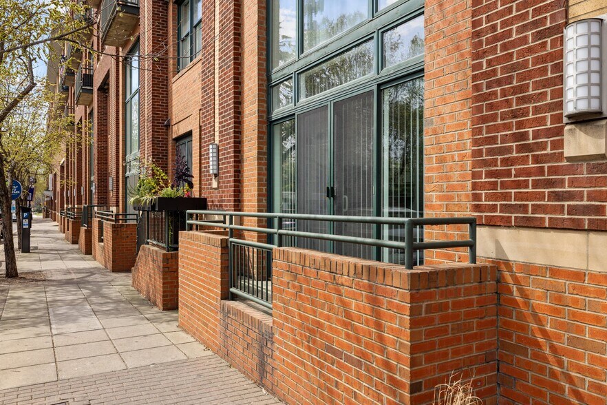 Building Photo - 444 S Blount St