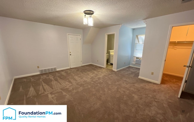 Building Photo - 3892 Oak Branch Cir W