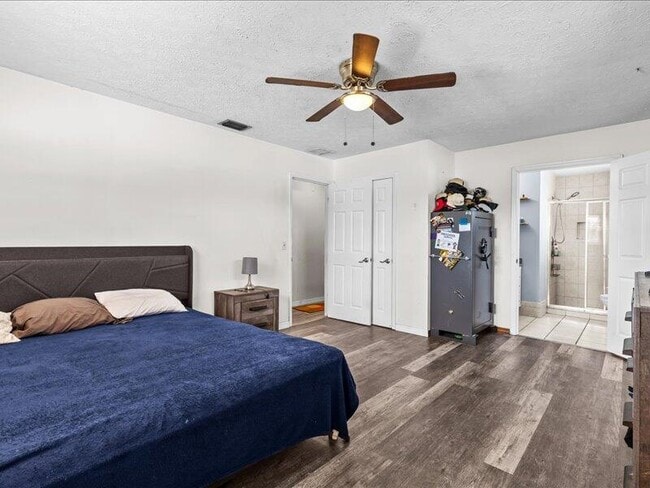 Building Photo - 1297 SE Floresta Dr