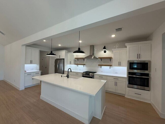 Building Photo - Move-in ready and like-new! Washer, dryer, and refrigerator Included.