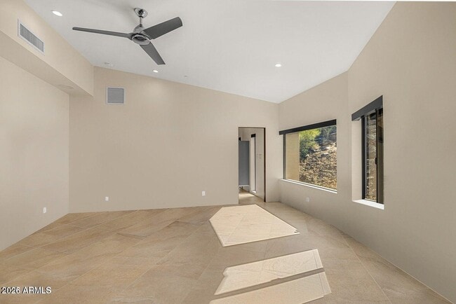 Building Photo - 6331 E Hummingbird Ln