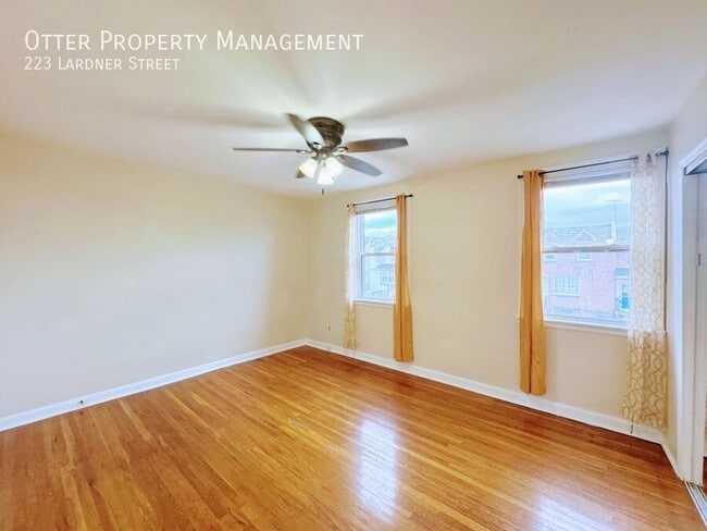 Building Photo - 223 Lardner St