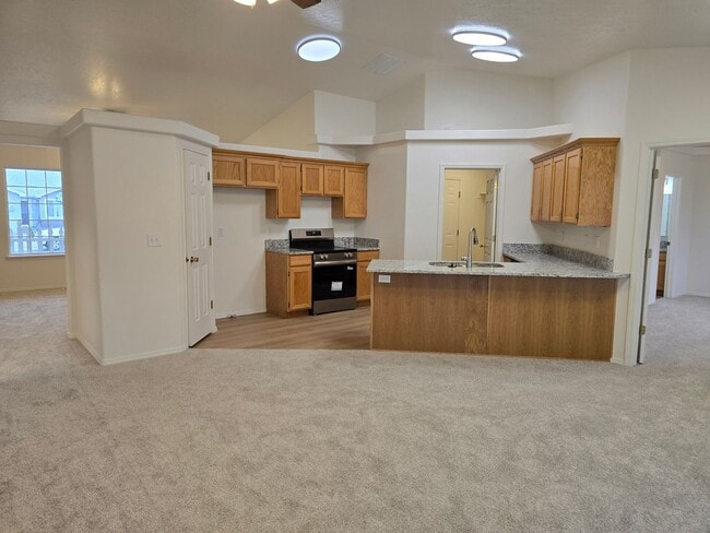 Building Photo - Freshly Updated 3 Bed | 2 Bath Home with Sunroom & Fenced Yard – Twin Falls