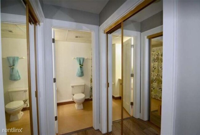 Building Photo - Studio, 1 bath Condo - 230 E 9th St