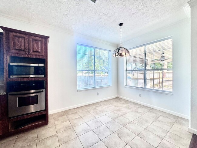 Building Photo - 2123 Hollow Reef Cir