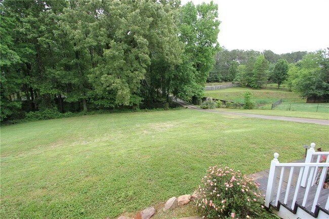 Building Photo - 818 Springlake Rd