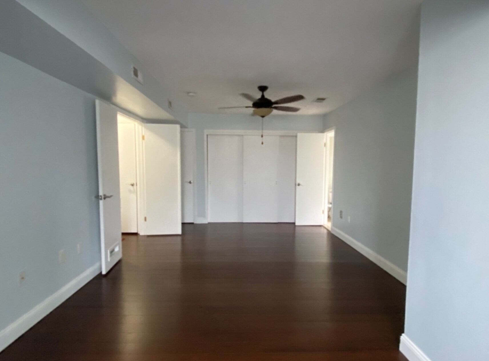 Building Photo - 2605 Hemlock Pl
