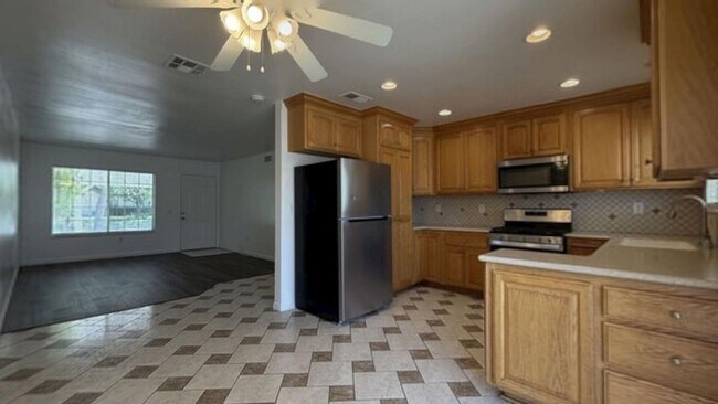 Building Photo - 539 Hidalgo Ave