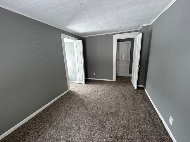 Building Photo - Fully Renovated 3 Bedroom, 2 Full Bath Home on a Double Lot in Grove City!