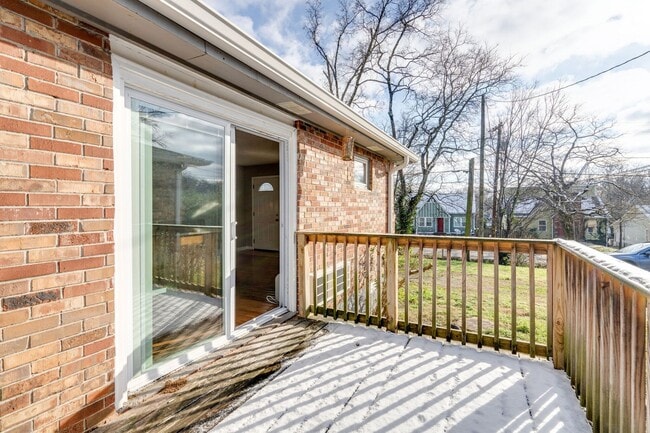 Building Photo - Cute and Cozy East Nashville Duplex for Rent!