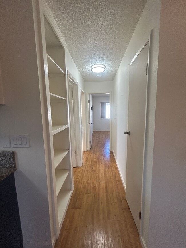 Building Photo - Tranquil Condo 2+1 with Pool View