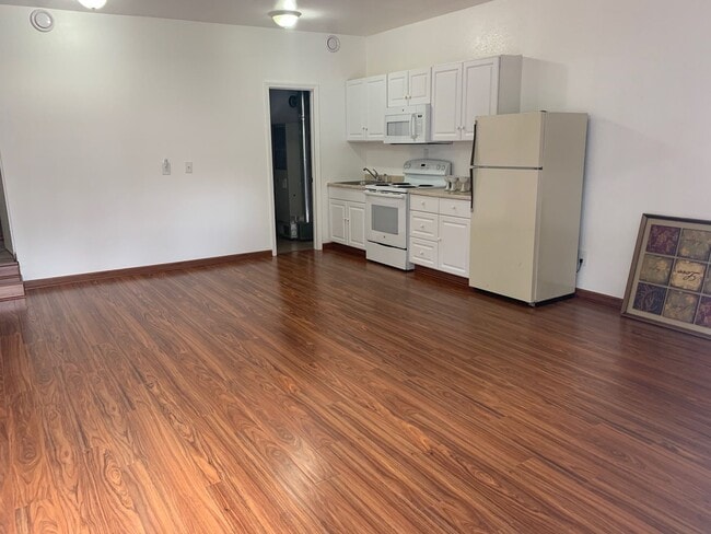 Building Photo - 224 Farewell Ave