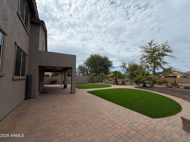 Building Photo - 722 E Sipapu Dr