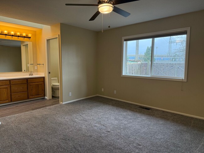 Building Photo - Check out this lovely 3-bedroom, 2-bath ho...