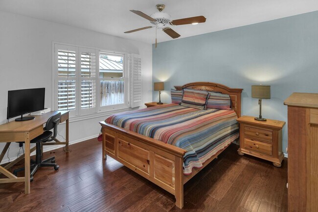 Building Photo - CHARMING 5 BDRM HOME IN CASTLE HILLS!!