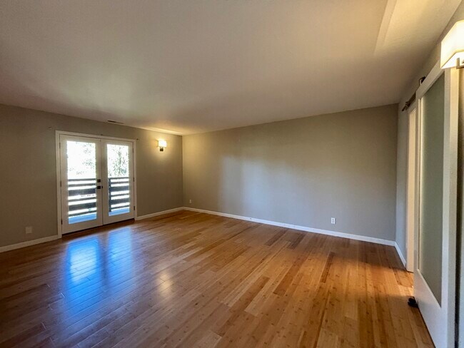 Building Photo - 6207 Westover Dr
