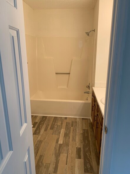 Building Photo - 133 Columbine Dr. Unit # 113