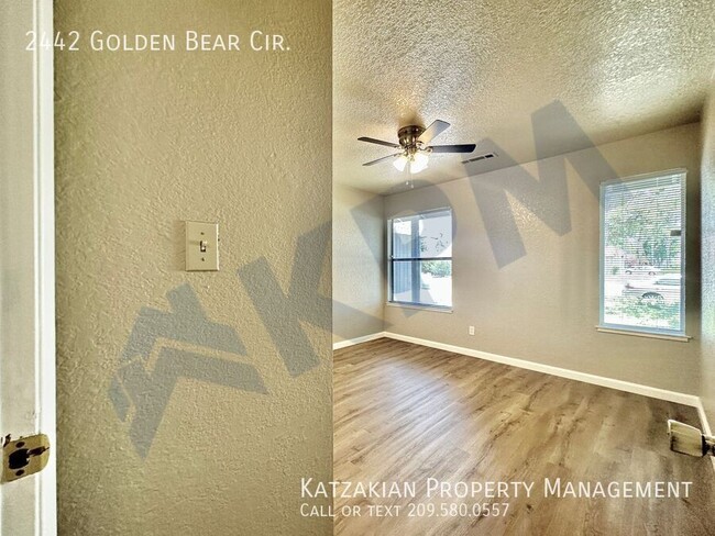 Building Photo - Single Story 3 Bedroom 2 Bath Golden Bear ...