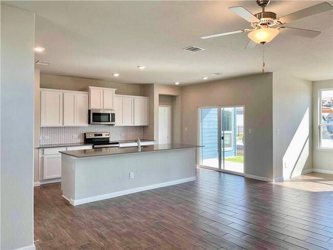Building Photo - 3017 Settlement Dr