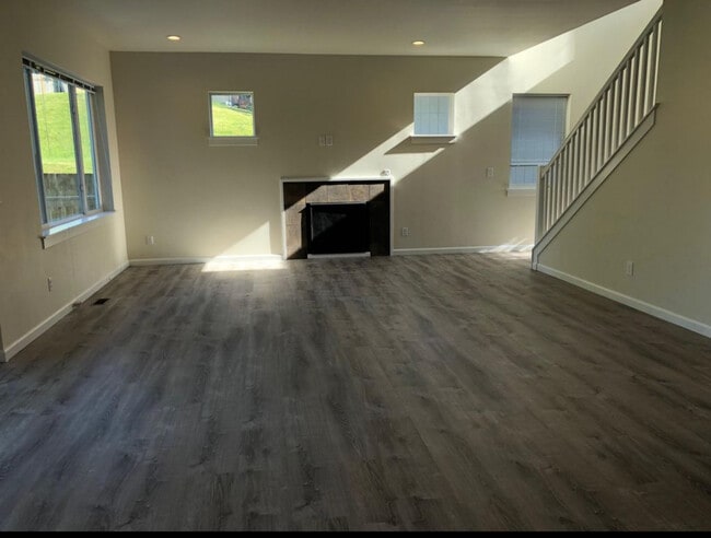 Building Photo - 1019 122nd Ave NE