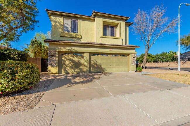 Building Photo - 1462 W. Roadrunner Dr.