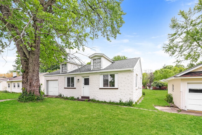 Building Photo - 132 Burgess Ave