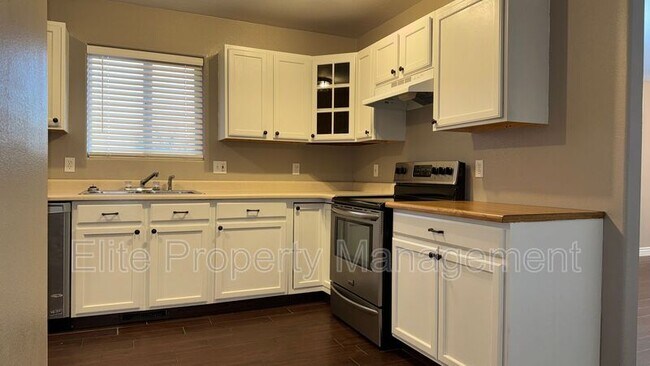 Building Photo - 788 S Knox Dr