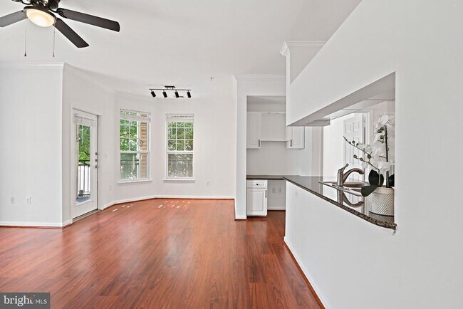 Building Photo - 12921 Centre Park Cir