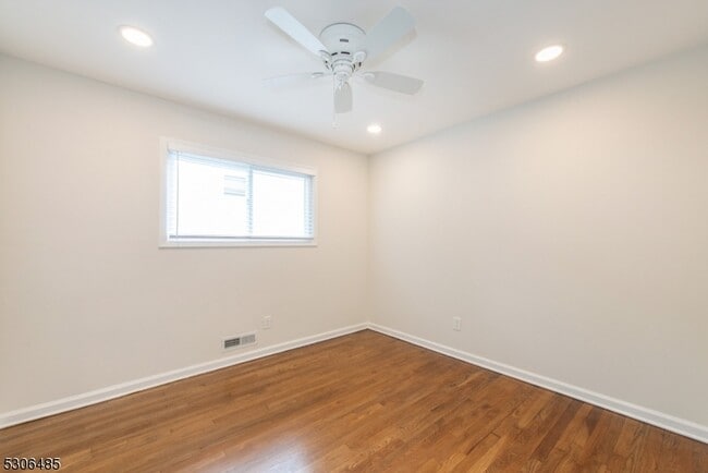 Building Photo - 52 Lorraine Terrace