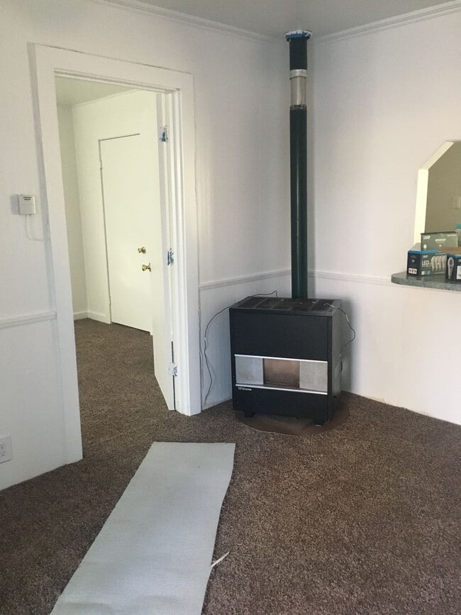 Building Photo - Paradise Cozy 2 bed one bath off of upper ...