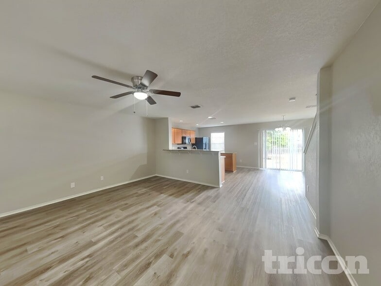 Building Photo - 160 Hinge Path